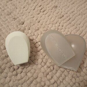 NEW Ecotools makeup blender and travel case